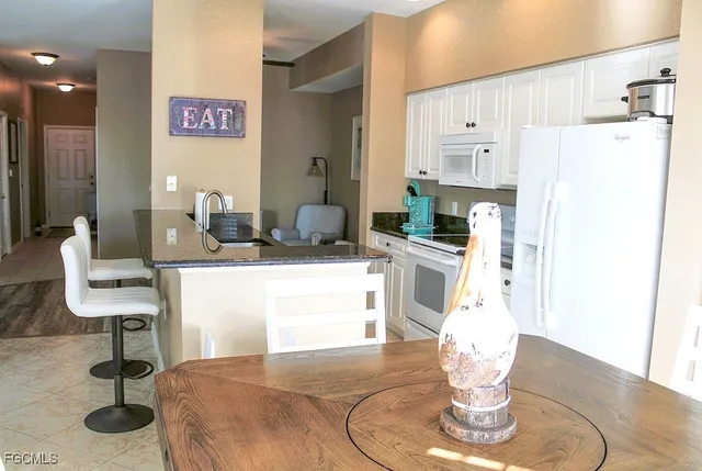 $1,800 | 16685 Lake Cir Drive, Unit 1044, Fort Myers, FL 33908