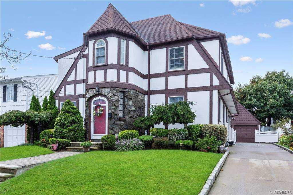 15 Howland Road East Rockaway, NY 11518 - Photo 1 of 1