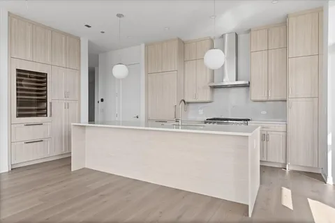 $2,000,000 | 1340 West Chestnut Street, Unit 401, Chicago, IL 60642