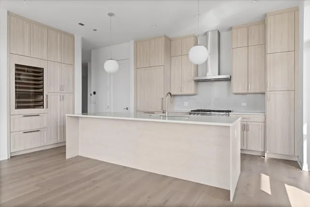 $2,000,000 | 1340 West Chestnut Street, Unit 401, Chicago, IL 60642