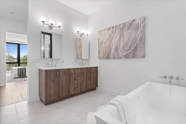 $2,000,000 | 1340 West Chestnut Street, Unit 401, Chicago, IL 60642