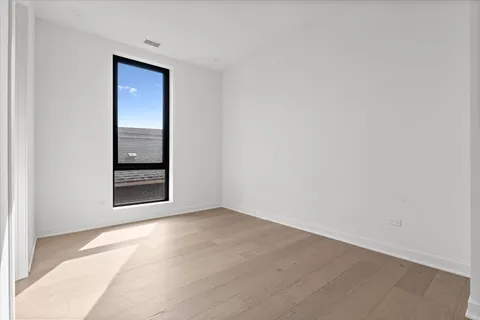 $2,000,000 | 1340 West Chestnut Street, Unit 401, Chicago, IL 60642