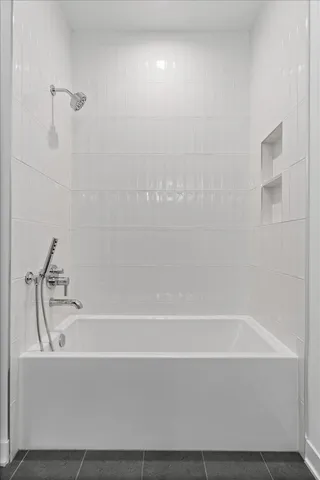 $2,000,000 | 1340 West Chestnut Street, Unit 401, Chicago, IL 60642