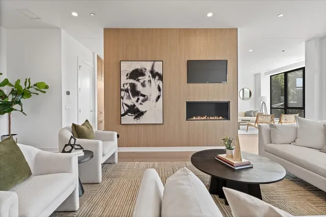 $2,000,000 | 1340 West Chestnut Street, Unit 401, Chicago, IL 60642