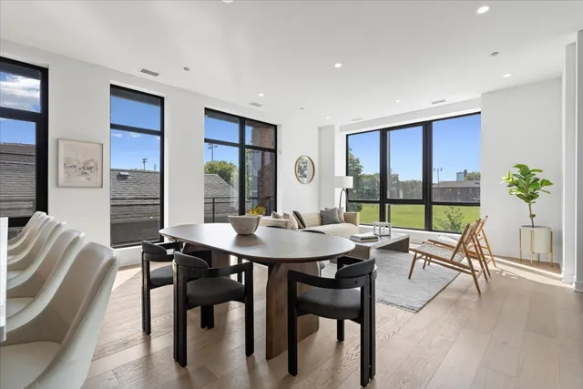 $2,000,000 | 1340 West Chestnut Street, Unit 401, Chicago, IL 60642