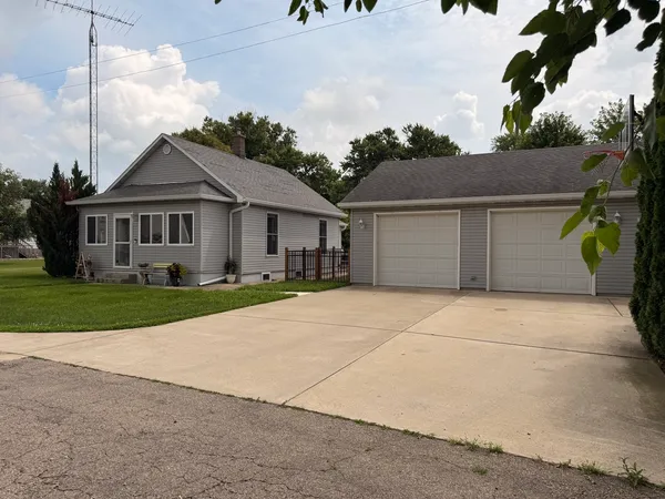 $180,000 | 310 2nd Street, Standard, IL 61363