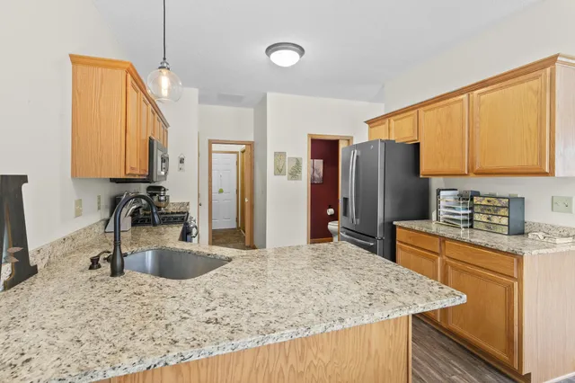 $290,000 | 6474 15th St Place North, Oakdale, MN 55128