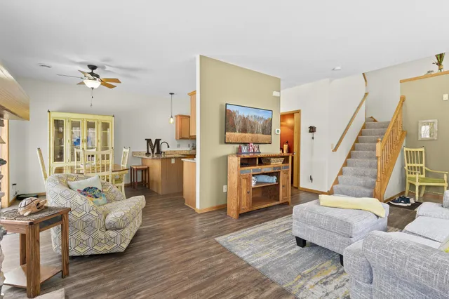 $290,000 | 6474 15th St Place North, Oakdale, MN 55128