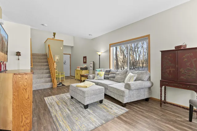 $290,000 | 6474 15th St Place North, Oakdale, MN 55128