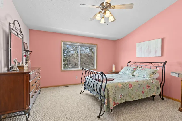 $290,000 | 6474 15th St Place North, Oakdale, MN 55128