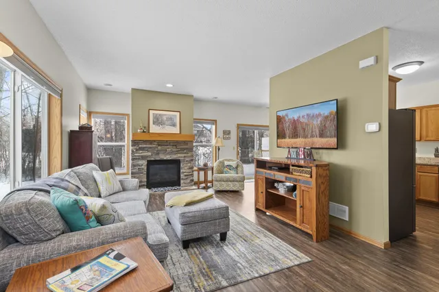 $290,000 | 6474 15th St Place North, Oakdale, MN 55128