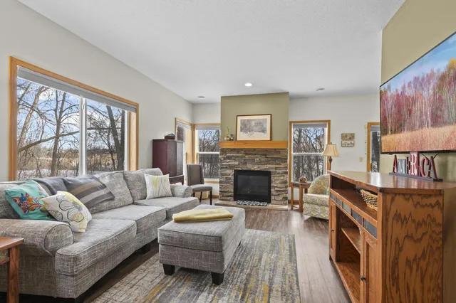 $290,000 | 6474 15th St Place North, Oakdale, MN 55128