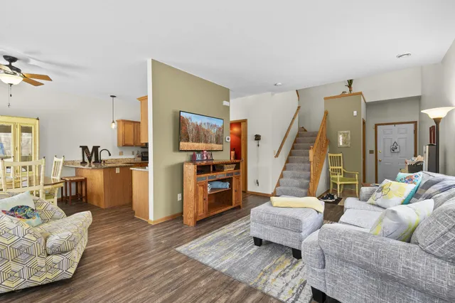 $290,000 | 6474 15th St Place North, Oakdale, MN 55128