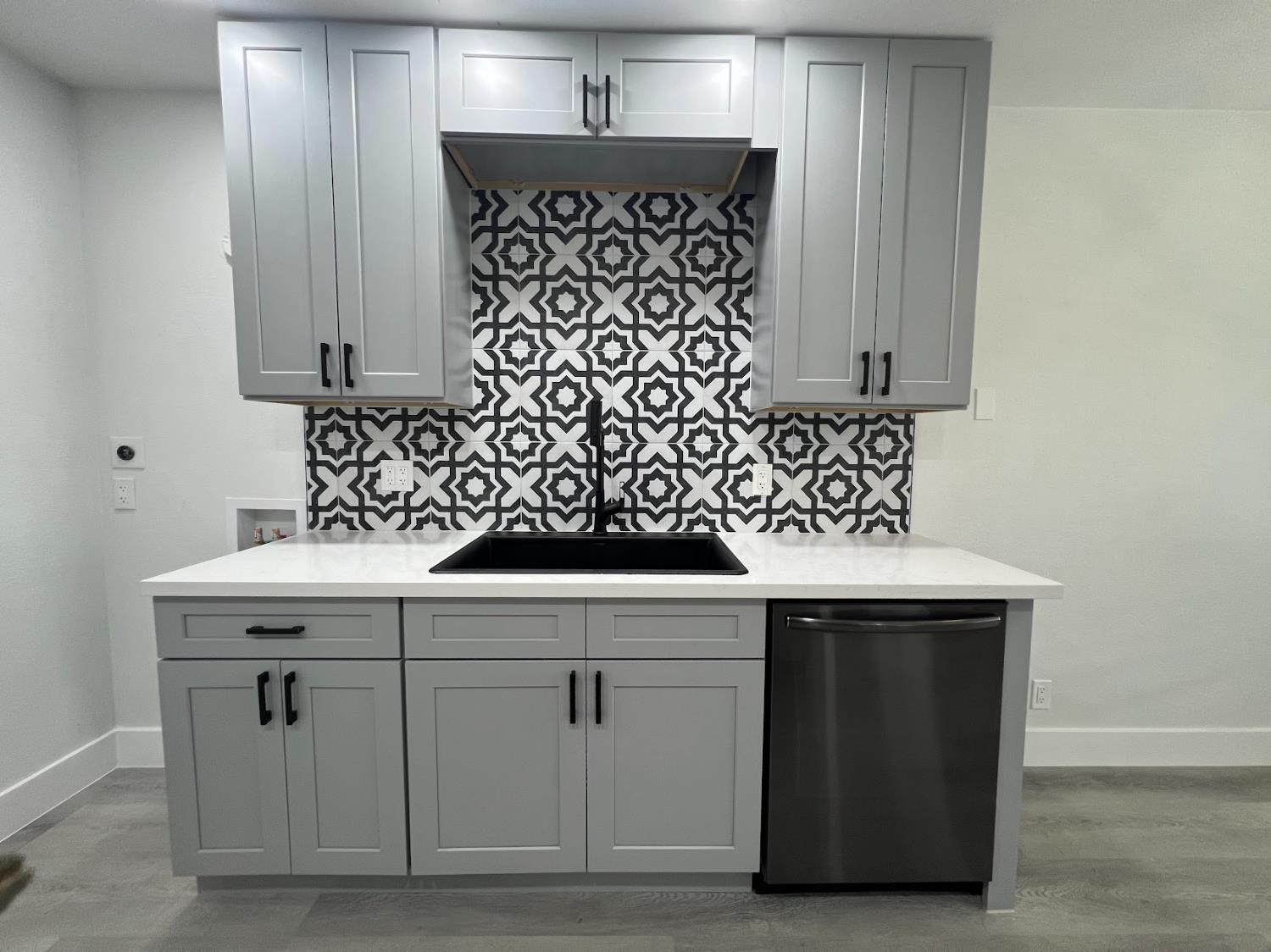 657 West Parlier Avenue, Unit 125 Reedley, CA 93654 - Photo 15 of 25 a bathroom with a sink and a mirror