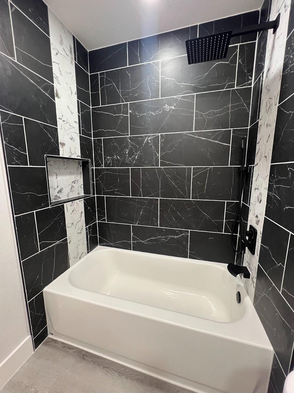 657 West Parlier Avenue, Unit 125 Reedley, CA 93654 - Photo 9 of 25 a bathroom with a bathtub