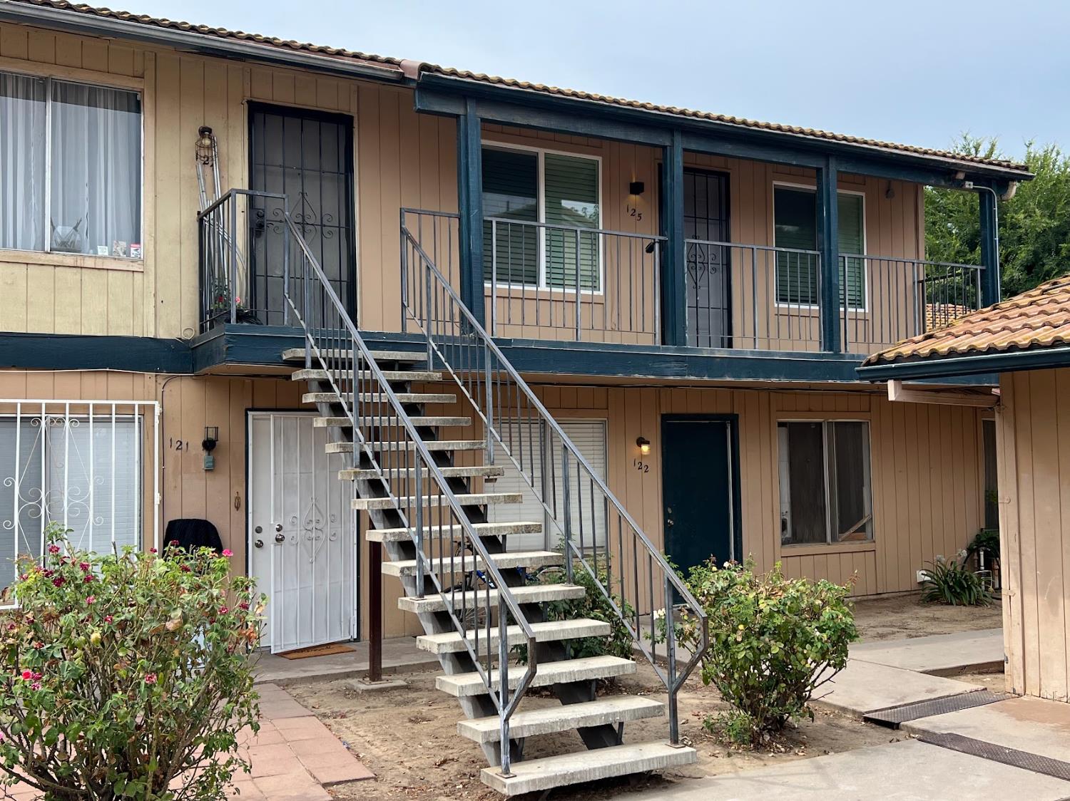 657 West Parlier Avenue, Unit 125 Reedley, CA 93654 - Photo 10 of 25 a front view of house with stairs