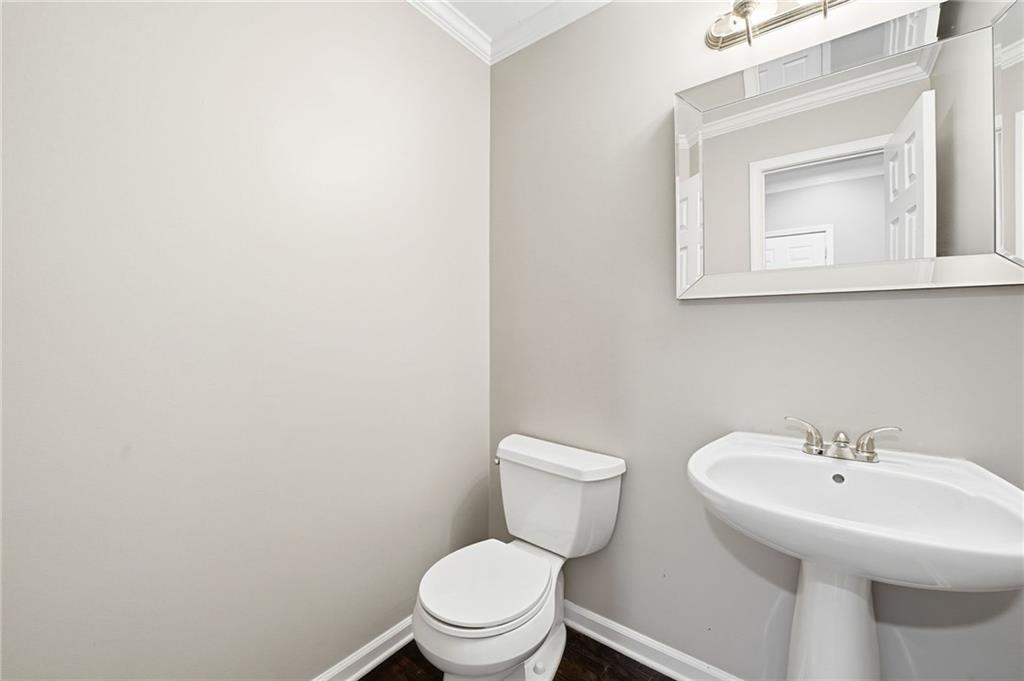 310 Stoneleigh Drive Southwest Atlanta, GA 30331 - Photo 12 of 67