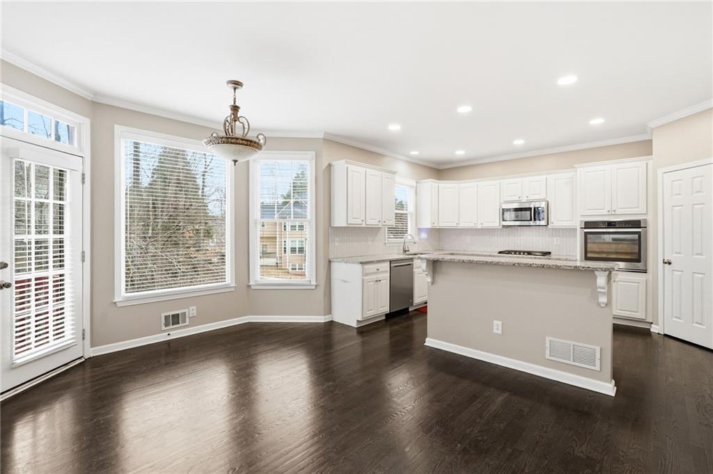 310 Stoneleigh Drive Southwest Atlanta, GA 30331 - Photo 18 of 67