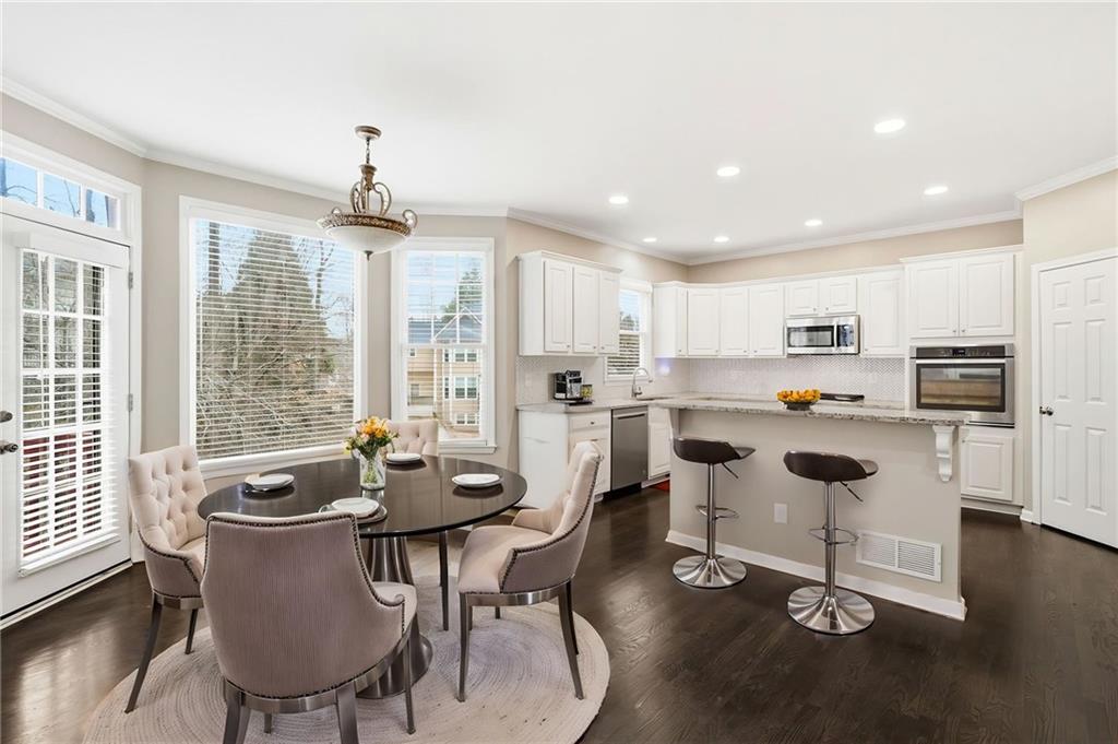 310 Stoneleigh Drive Southwest Atlanta, GA 30331 - Photo 19 of 67