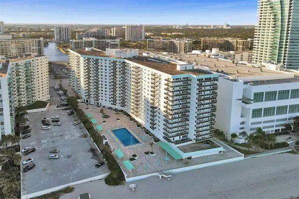 a picture of city view