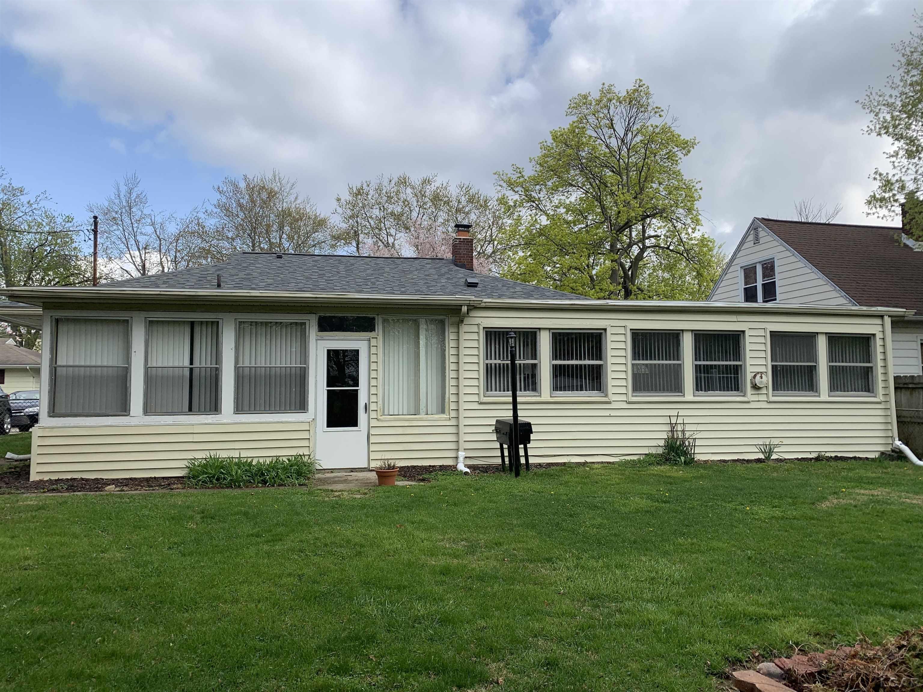 709 Loveland Road Adrian, MI 49221 - Photo 2 of 24
