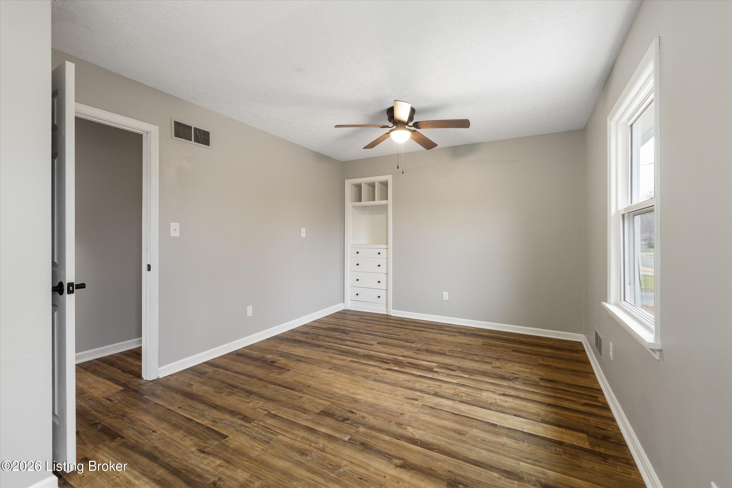 4433 Malcolm Road Louisville, KY 40216 - Photo 11 of 39 08-3U8A3577