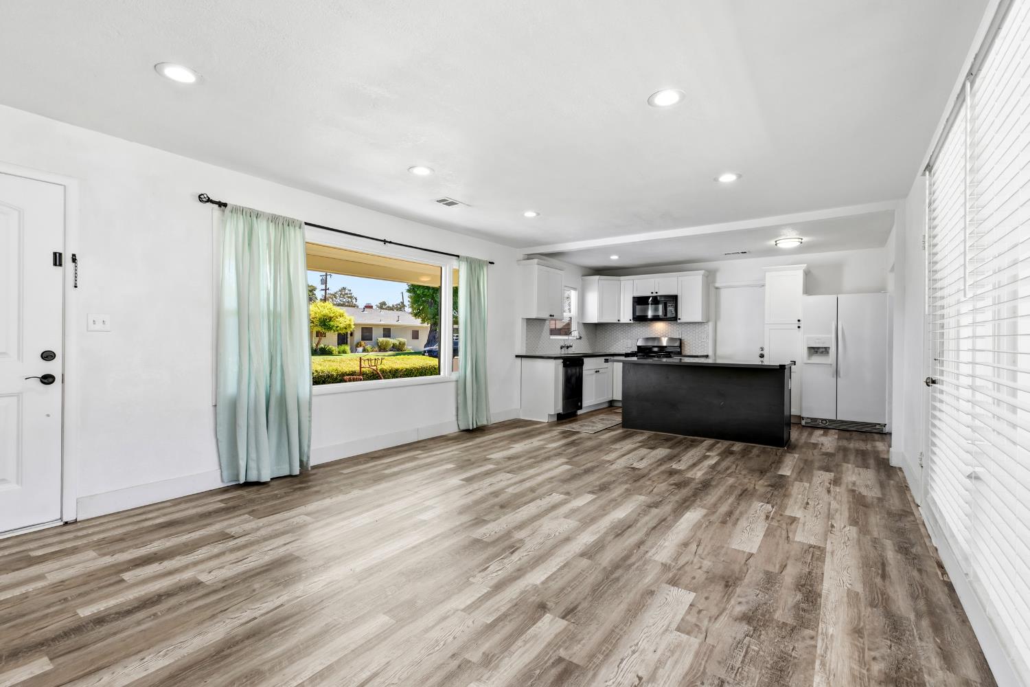 1535 Kent Way Modesto, CA 95355 - Photo 6 of 22 Gallery Image 6