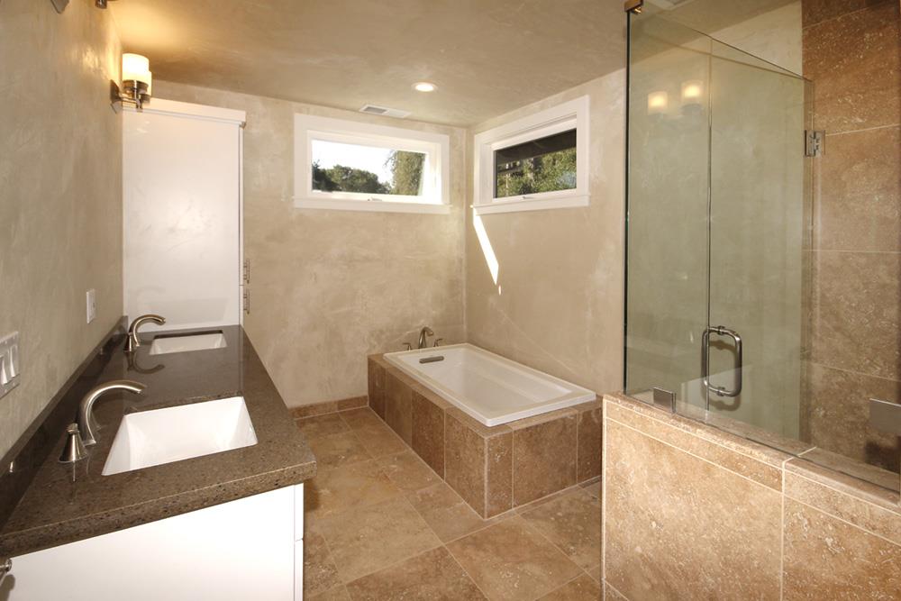 125 Charman Hill Road Aptos, CA 95003 - Photo 13 of 22 a bathroom with a tub a sink and mirror