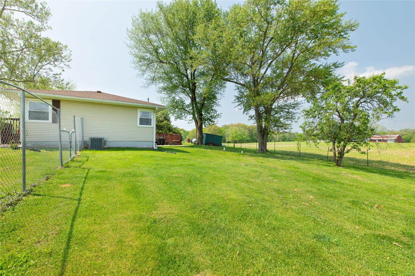 3879 Seiler Road Dorsey, IL 62021 - Photo 32 of 34
