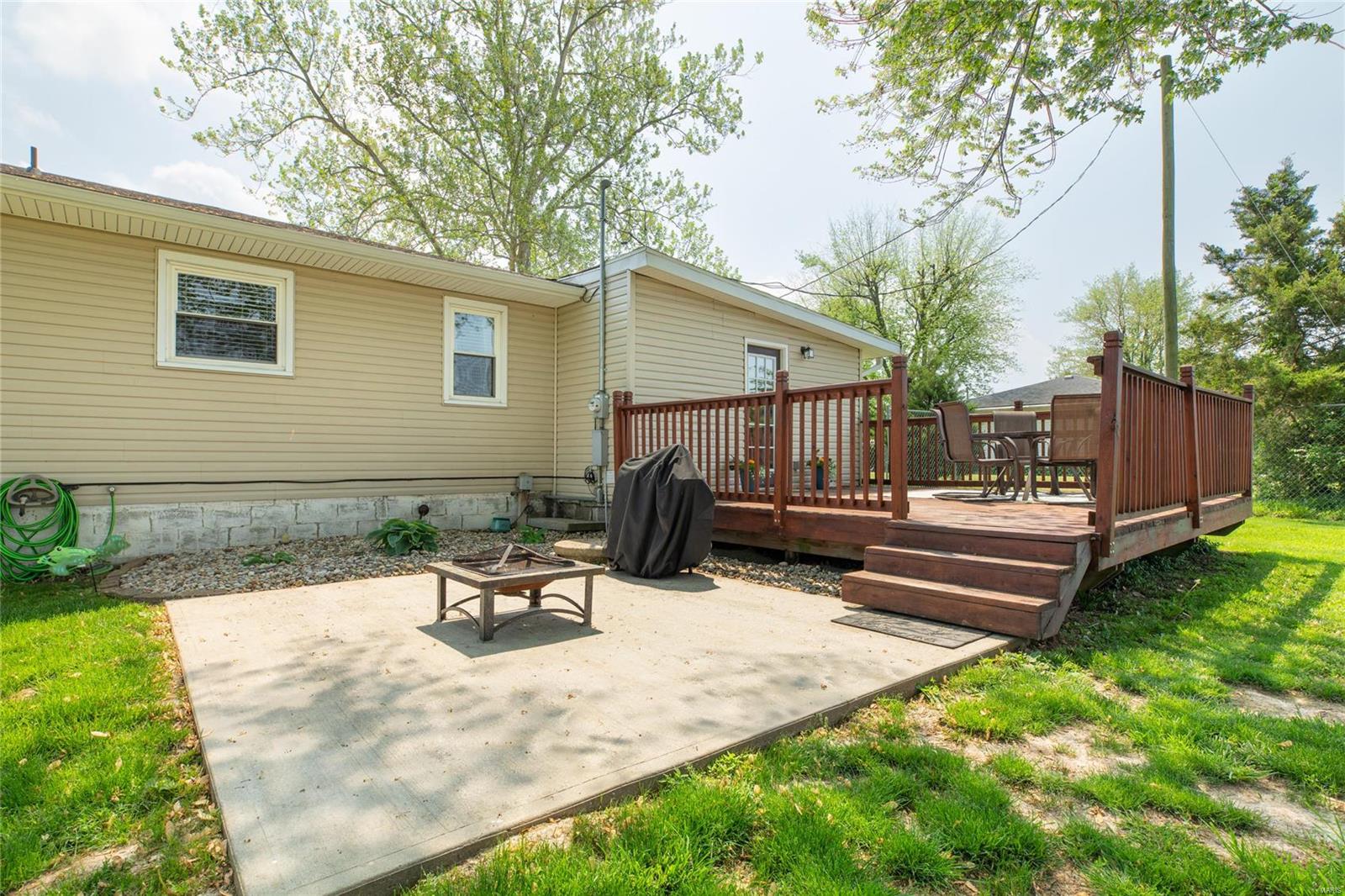 3879 Seiler Road Dorsey, IL 62021 - Photo 4 of 34