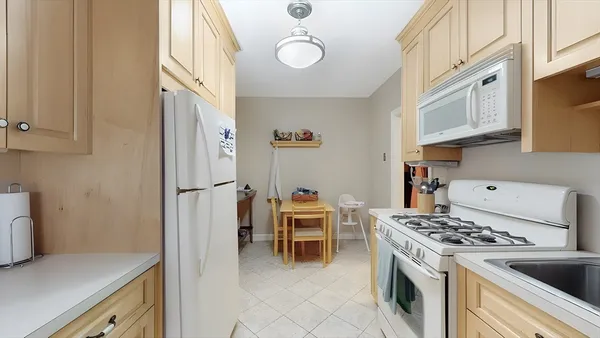 $3,200 | 102 Sewall Avenue, Unit 2, Brookline, MA 02446