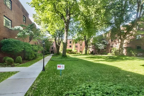 $3,200 | 102 Sewall Avenue, Unit 2, Brookline, MA 02446