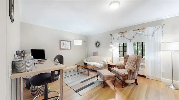 $3,200 | 102 Sewall Avenue, Unit 2, Brookline, MA 02446