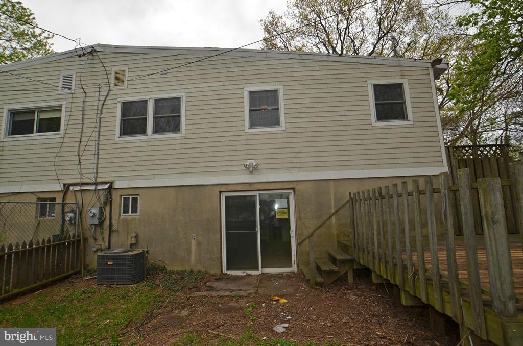 4618 Tema Road Pikesville, MD 21208 - Photo 26 of 29 a backyard of a house with oven