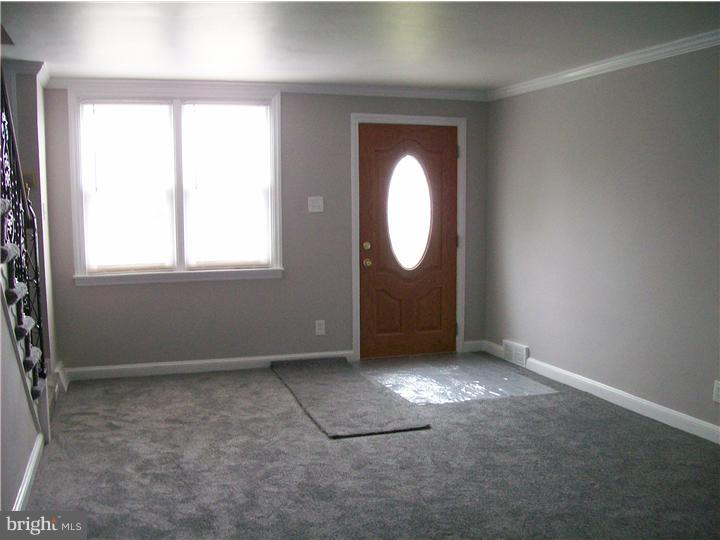 5319 North Springfield Road Clifton Heights, PA 19018 - Photo 4 of 25 Living Room