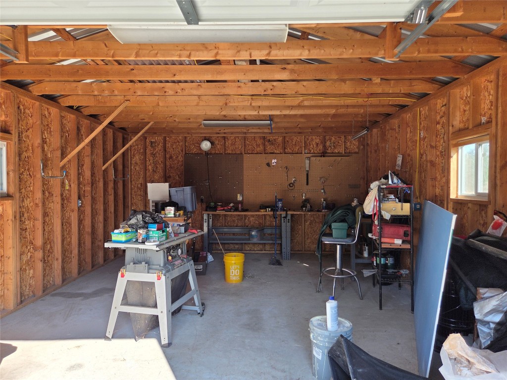 150 Beaver Road Elgin, TX 78621 - Photo 35 of 40 a living room filled with furniture
