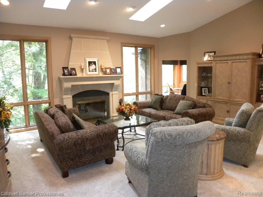 26219 Northpointe Farmington Hills, MI 48331 - Photo 8 of 31