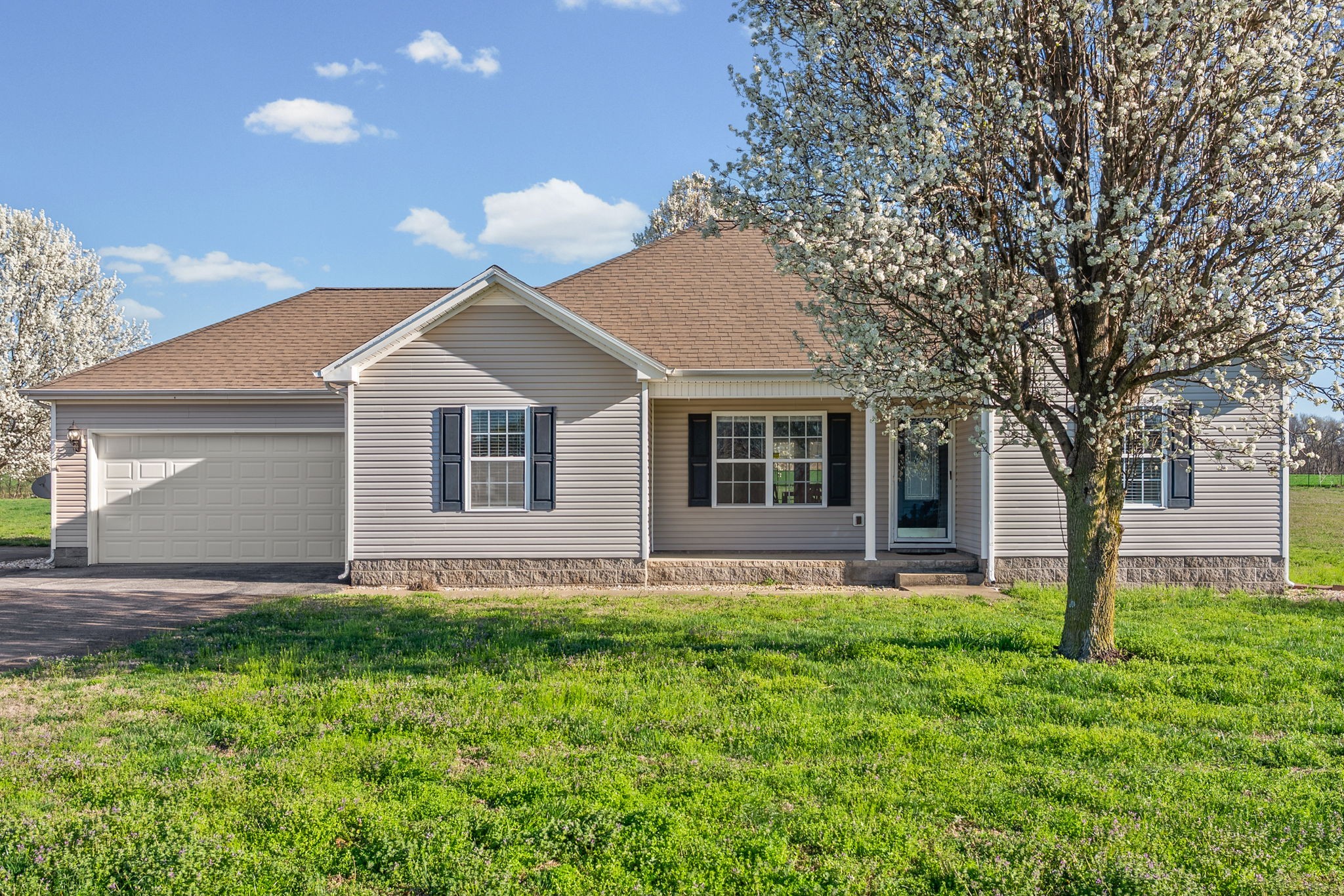 1940 Loop Lane Gracey, KY 42232 - Photo 1 of 32 a front view of house with yard