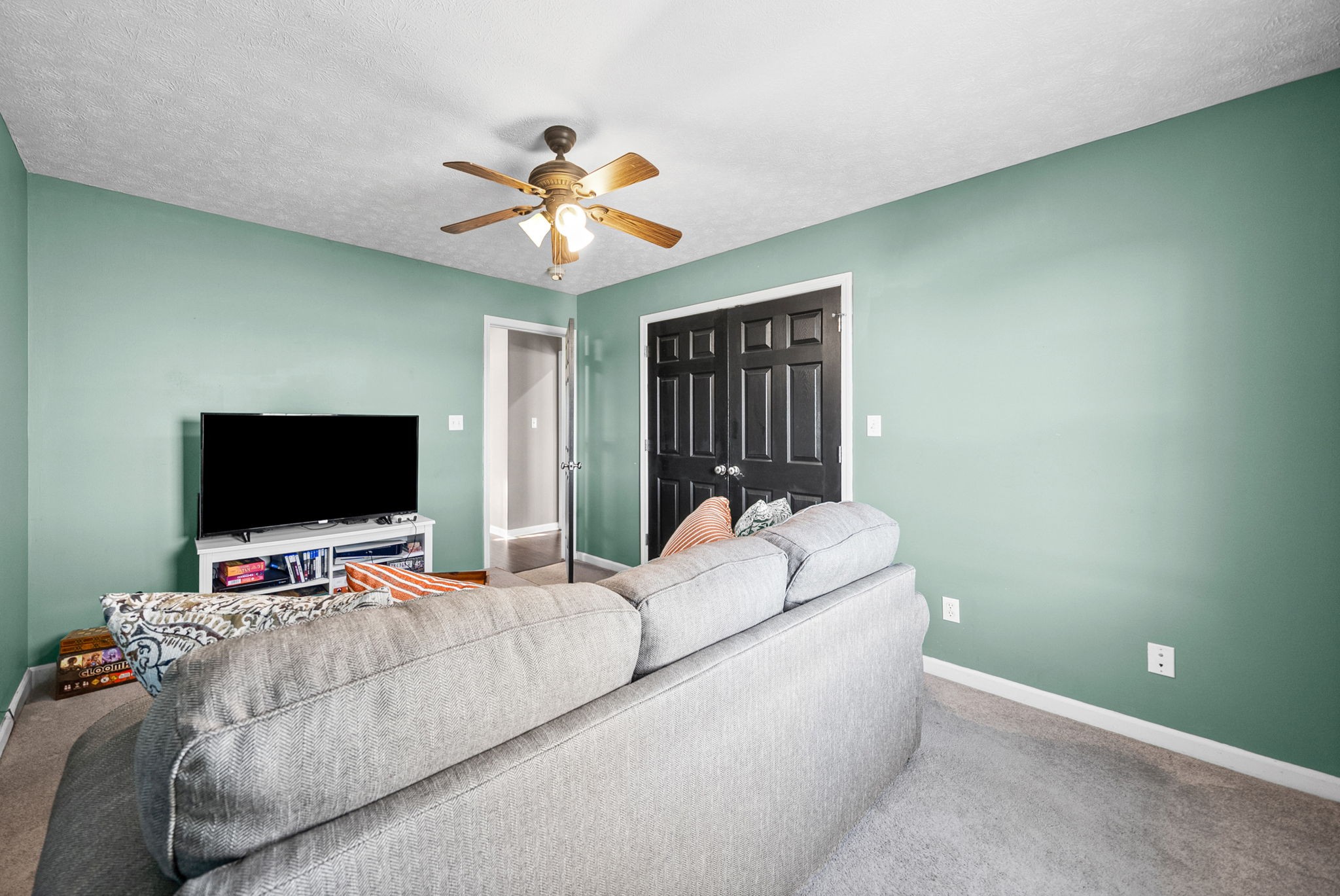 1940 Loop Lane Gracey, KY 42232 - Photo 25 of 32 a living room with furniture and a flat screen tv