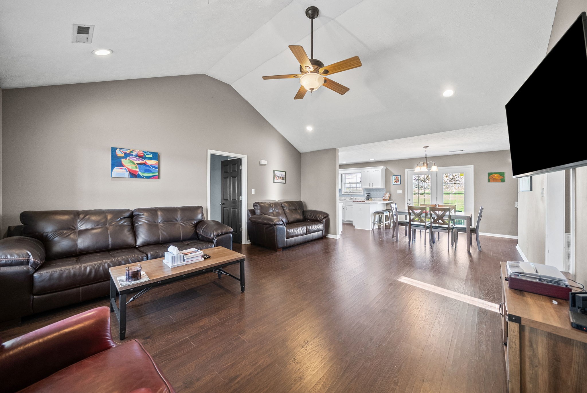 1940 Loop Lane Gracey, KY 42232 - Photo 4 of 32 a living room with furniture and a flat screen tv