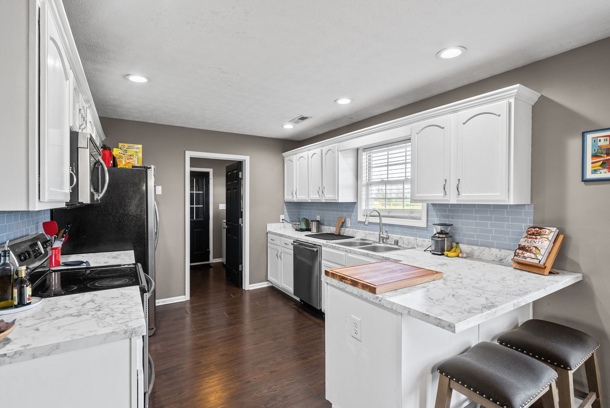 1940 Loop Lane Gracey, KY 42232 - Photo 10 of 32 a kitchen with a stove a refrigerator and a sink