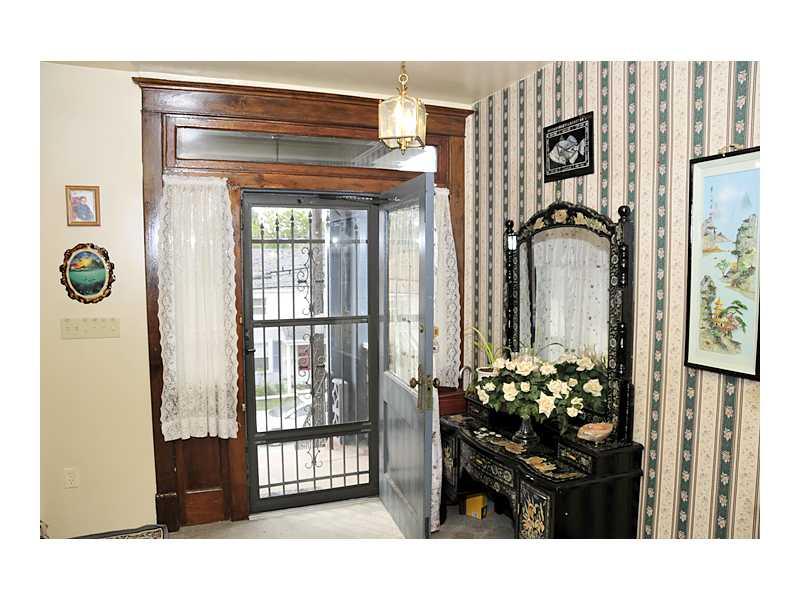 Entry/Foyer. 