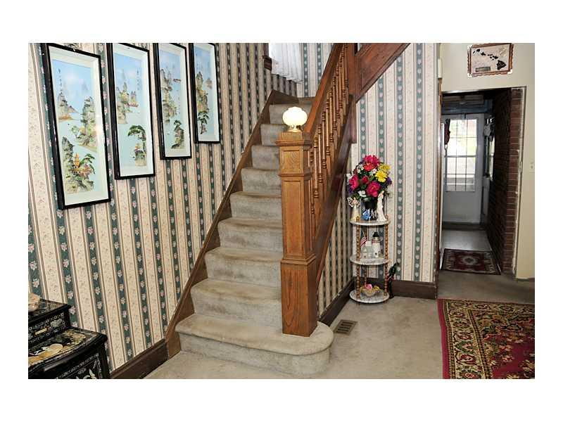 Entry/Foyer. 
