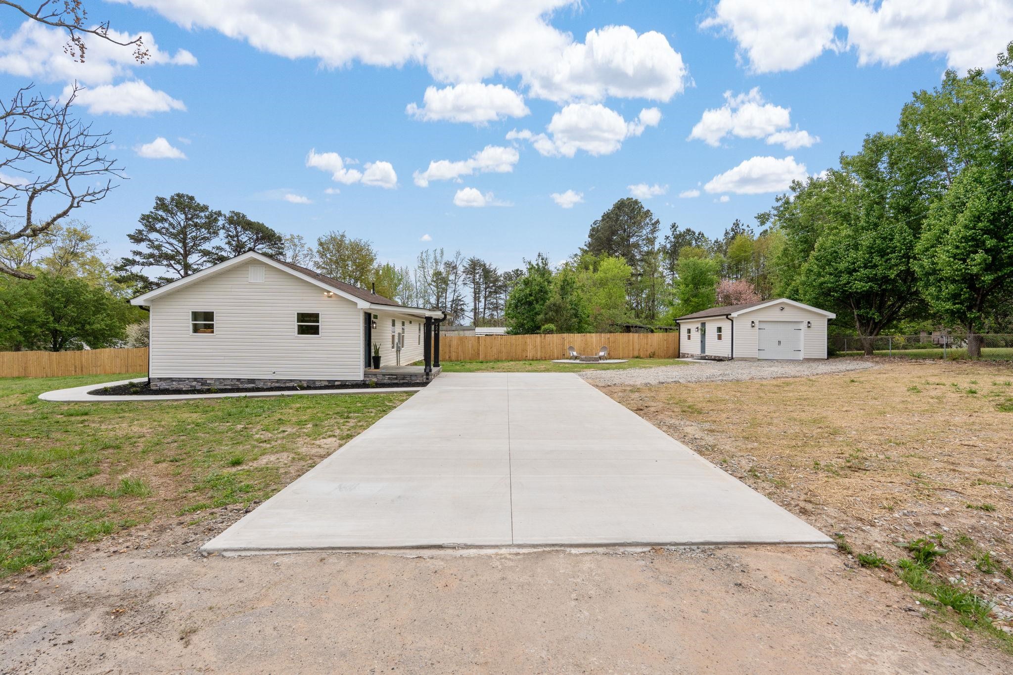 924 McAbee Road Roebuck, SC 29376 - Photo 4 of 32