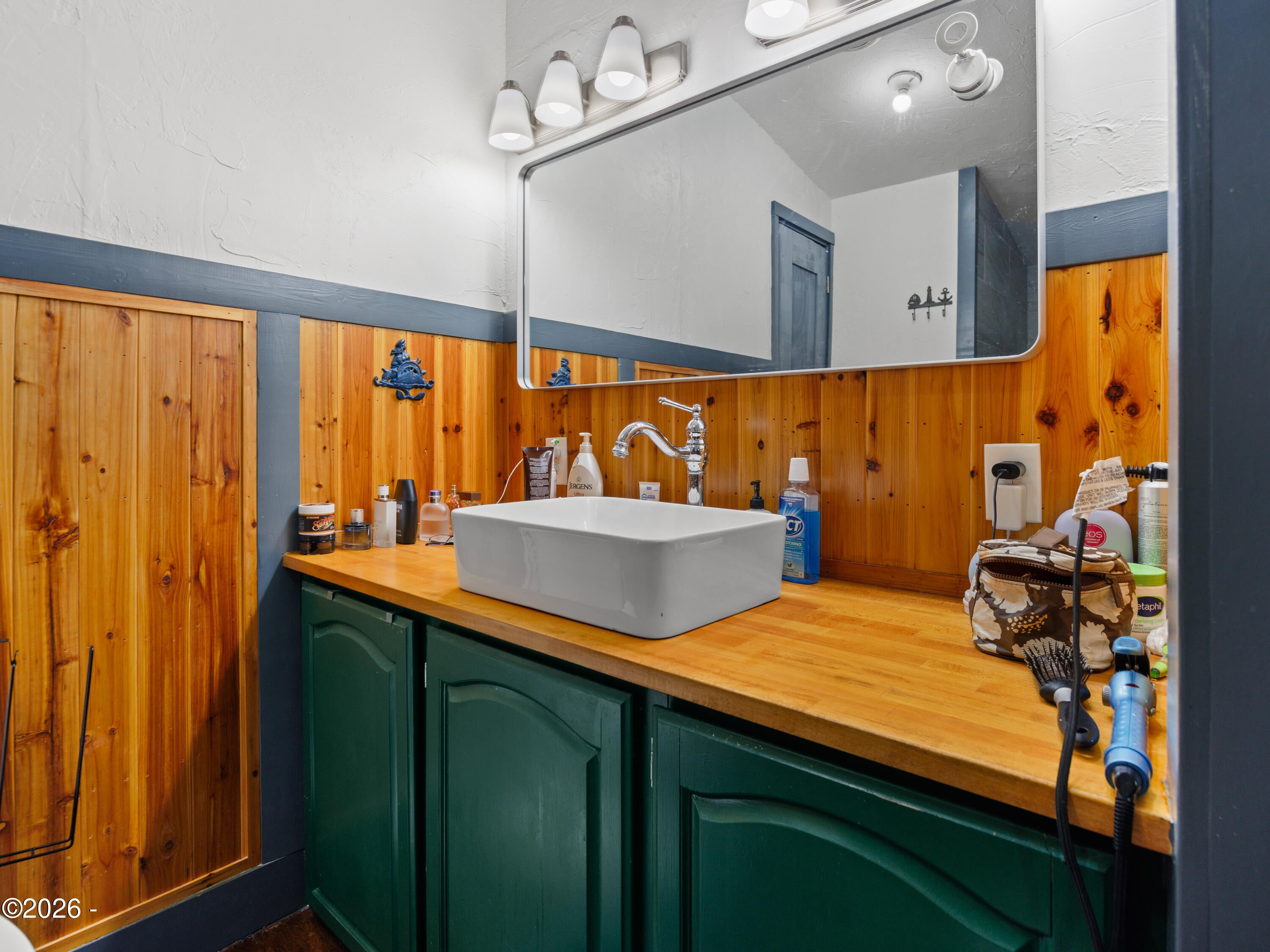 245 East Easter Valley Road Tidewater, OR 97390 - Photo 16 of 52 Gallery Image 16