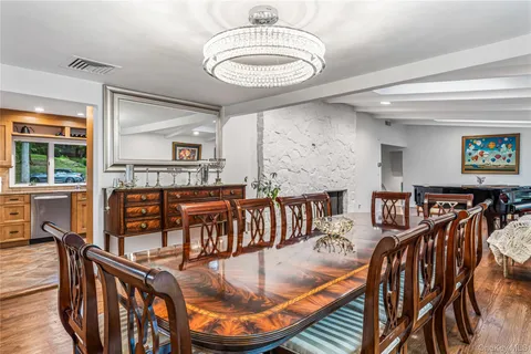 $2,598,000 | 19 Tappentown Lane, Glen Head, NY 11545