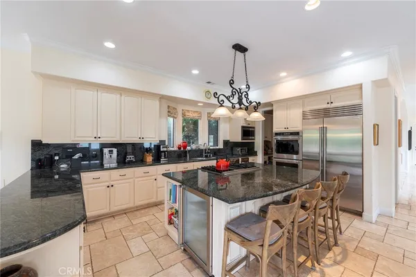 $22,500 | 880 11th Street, Manhattan Beach, CA 90266