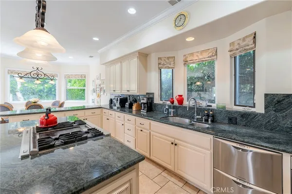 $22,500 | 880 11th Street, Manhattan Beach, CA 90266