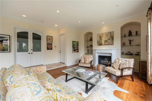 $22,500 | 880 11th Street, Manhattan Beach, CA 90266