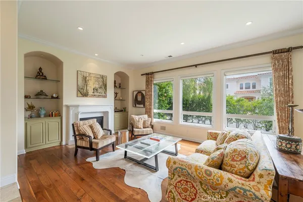 $22,500 | 880 11th Street, Manhattan Beach, CA 90266